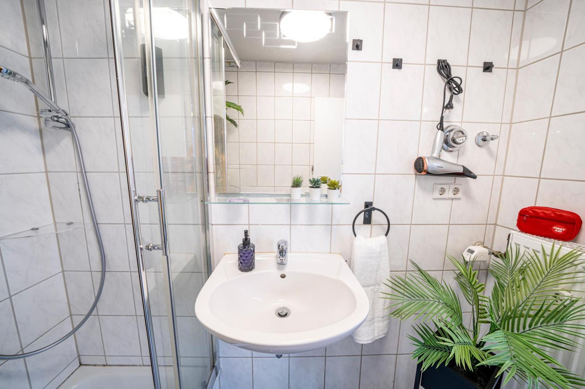 Heart - 2min To Station Apartment *